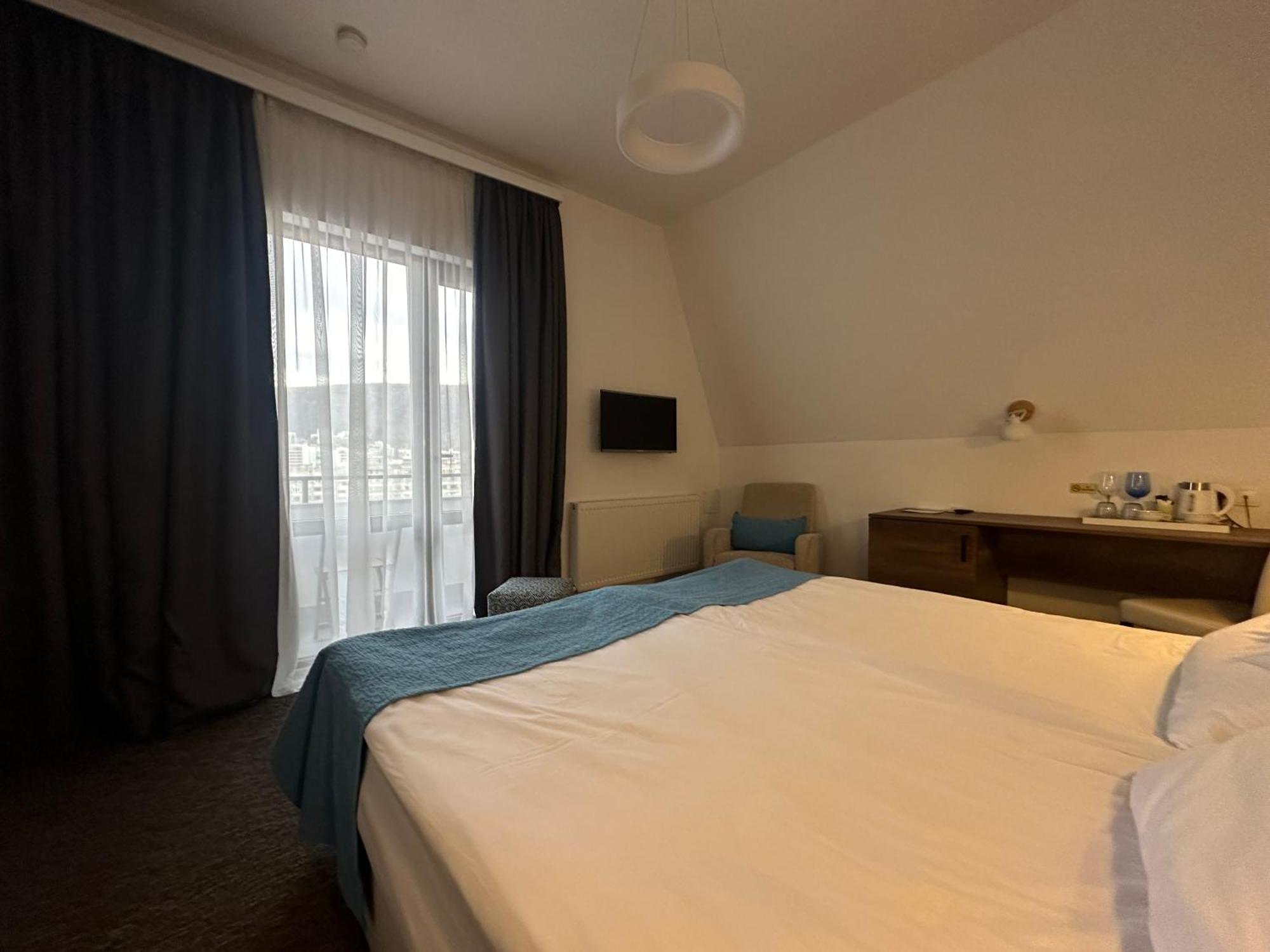 Alliance Hotel Tbilisi Exteriör bild