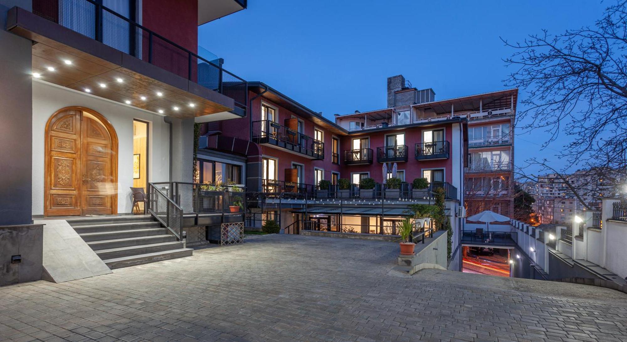 Alliance Hotel Tbilisi Exteriör bild