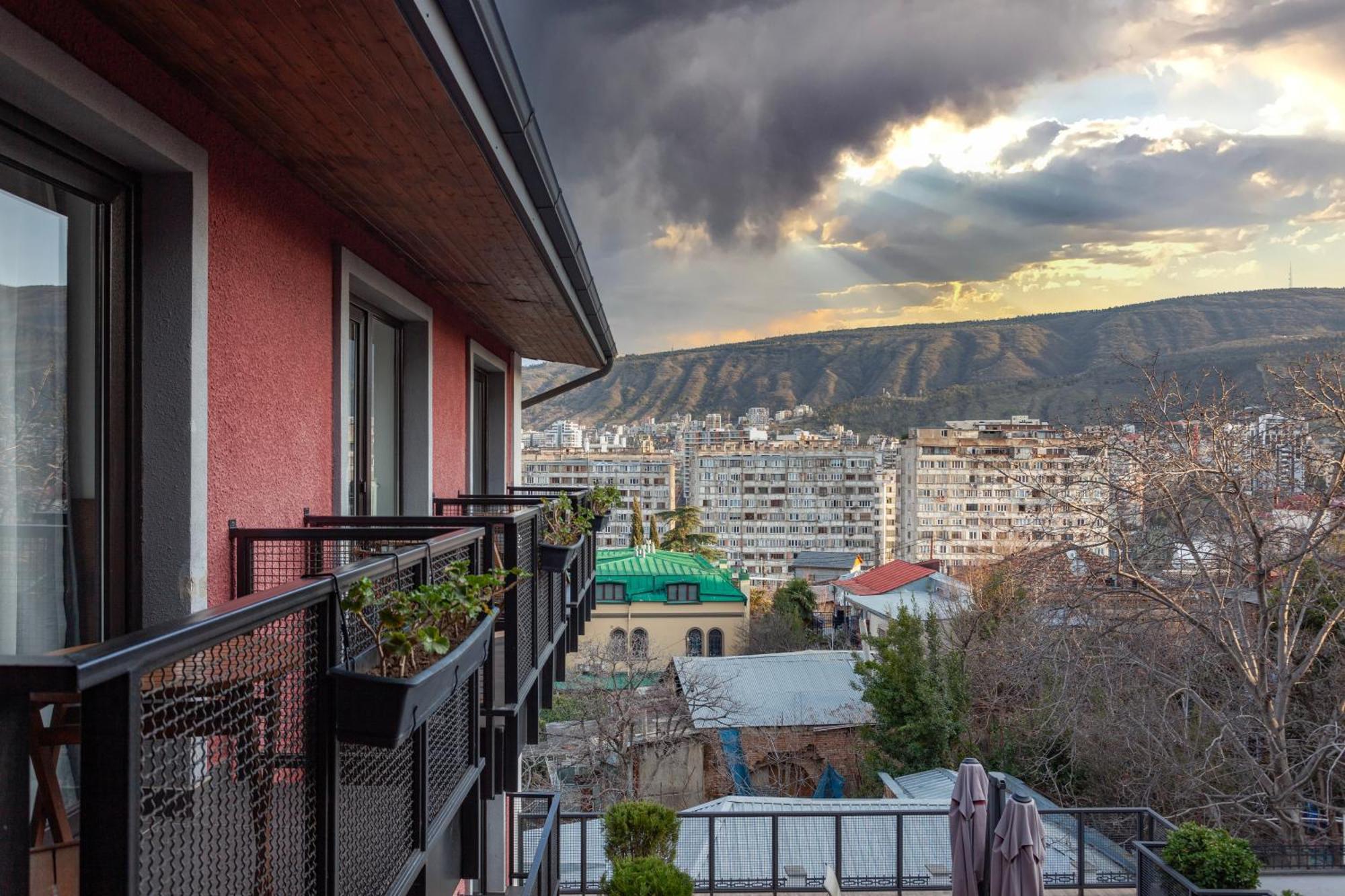 Alliance Hotel Tbilisi Exteriör bild