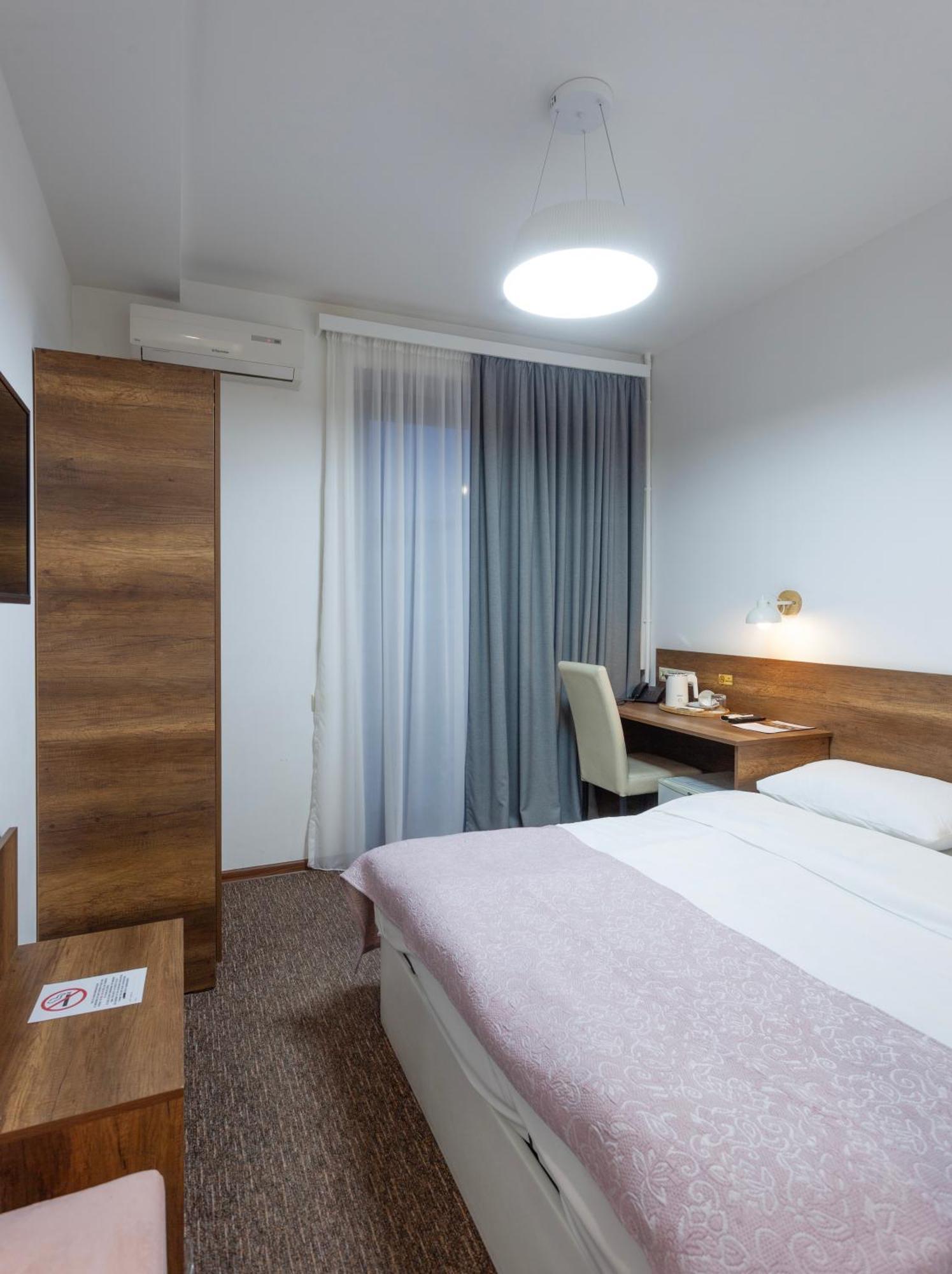 Alliance Hotel Tbilisi Exteriör bild