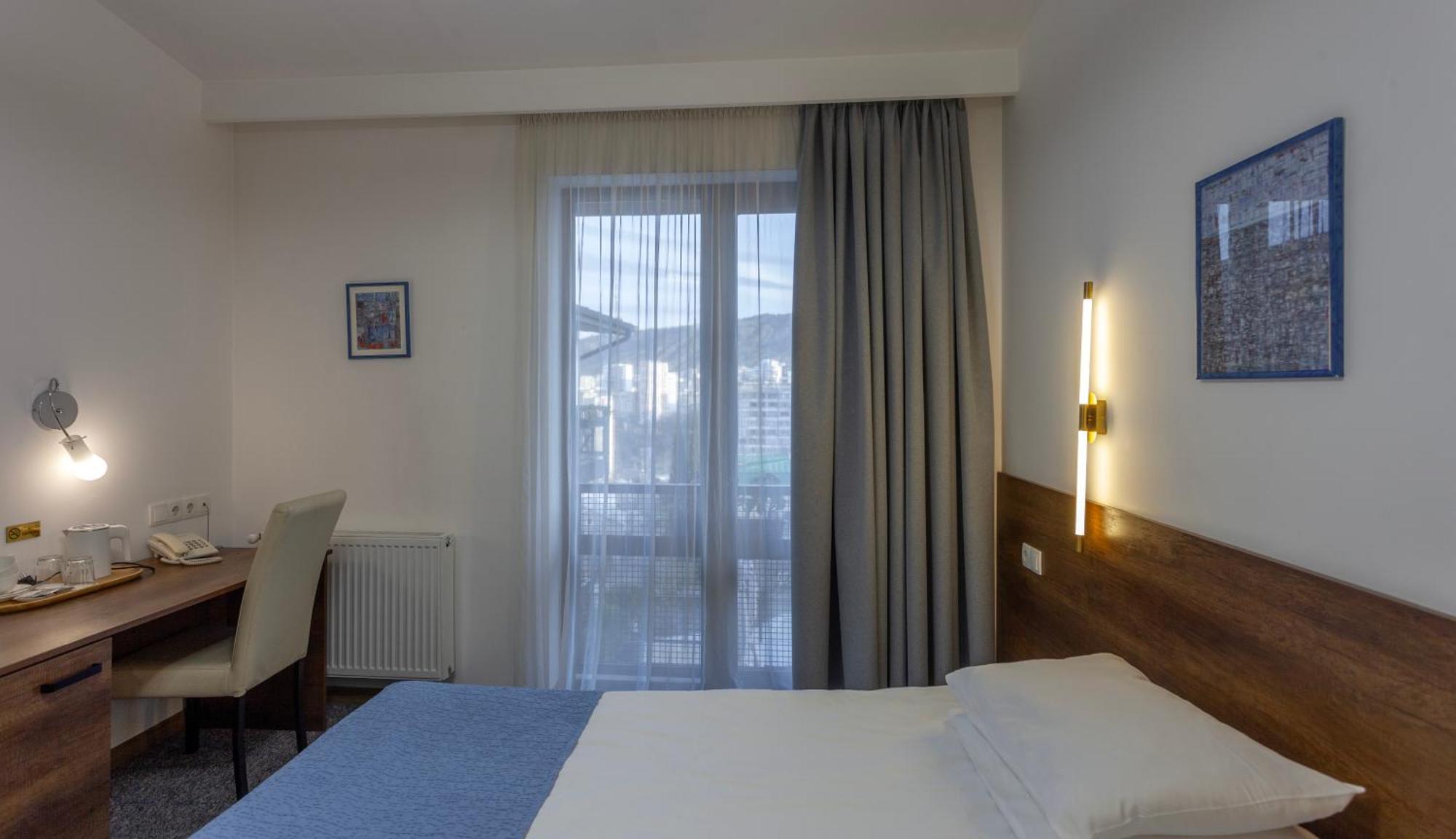 Alliance Hotel Tbilisi Exteriör bild