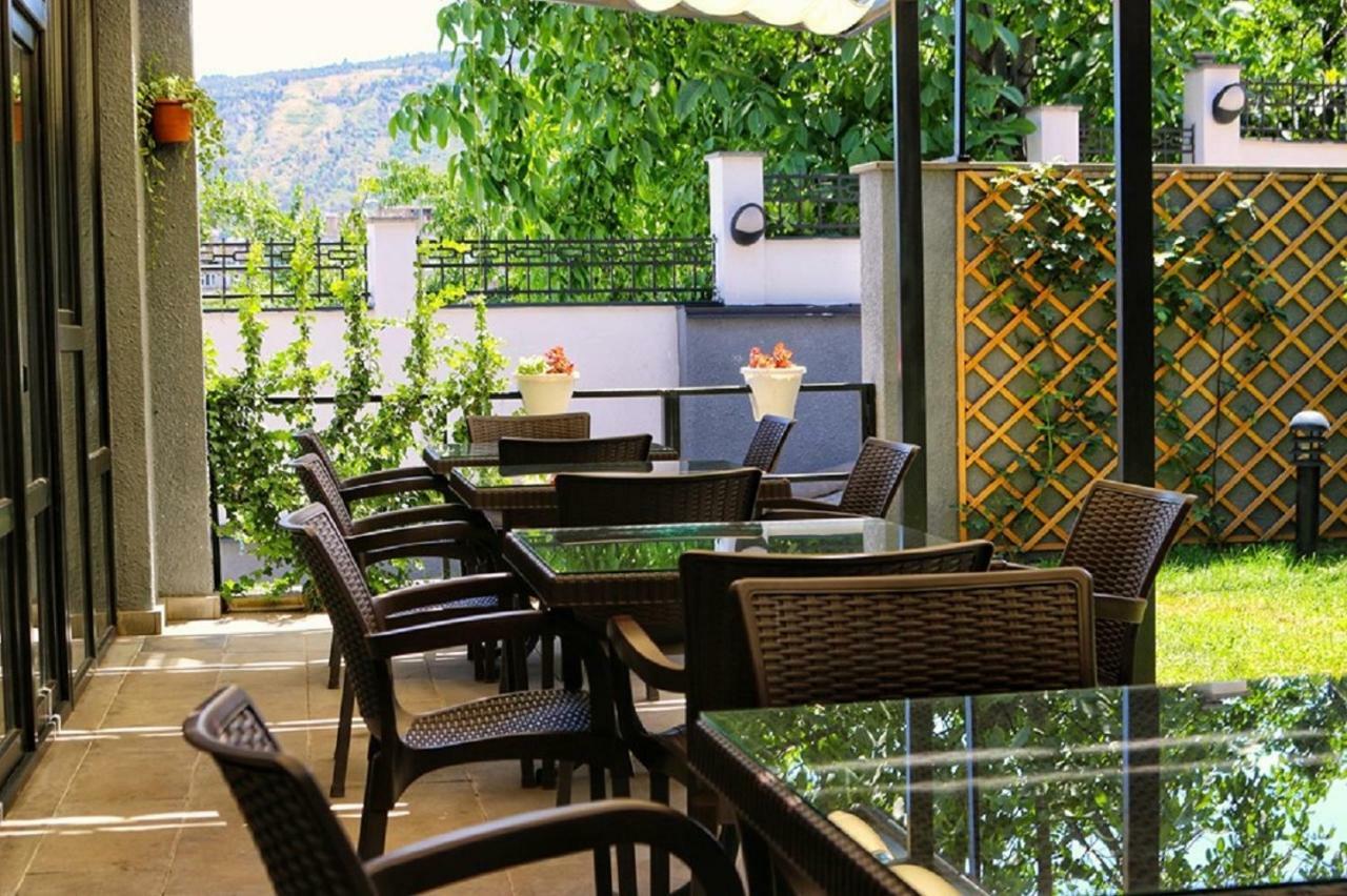 Alliance Hotel Tbilisi Exteriör bild